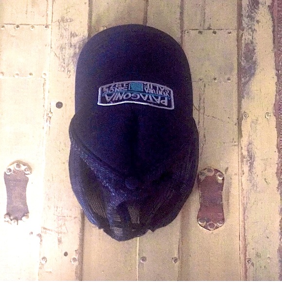 PATAGONIA BRAND VINTAGE STYLE BLACK TRUCKER HAT OS RARE - Picture 7 of 7